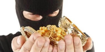 પાકિસ્તાનમાં ઈદ પહેલાં ચોરોએ પોતાને ‘બક્ષિસ’ આપી પેશાવરની બેંકમાંથી 4 કી.ગ્રા. સોનું, કરોડો રૂપિયા ‘…