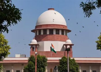 વિકાસના બદલે દરેક મુદ્દાનું રાજકારણ ના હોય : મમતા સરકારને સુપ્રીમની ફટકાર | Don’t politicize every i…