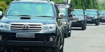 ઓઈલ-ગેસ સંકટ વચ્ચે CM અને ડેપ્યુટી CMના કાફલા-હેલિકોપ્ટરના ખર્ચ સામે ઉઠ્યા સવાલો, મંત્રીઓના ઘરે ડિનર…