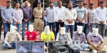 જામનગર ફાયરિંગ કેસ: પૂર્વ વિપક્ષ નેતાના ભત્રીજા પર હુમલો કરનાર ગેંગ હથિયારો સાથે ઝડપાઈ, 6 હજુ પણ ફરા…