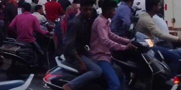 વડોદરા હાઇવેના એક પેટ્રોલપંપ પર 4 દિવસ સુધી ચાલતું એક ટેન્કર પહેલીવાર 2 કલાકમાં ખાલી થઇ ગયું | A pet…