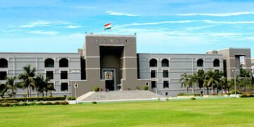 હરાજીમાં ખરીદેલી મિલકતના દસ્તાવેજ નોંધણીનો સત્તાધીશો ઈનકાર ન કરી શકે : ગુજરાત હાઈકોર્ટ | Gujarat HC …