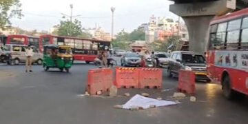 અમદાવાદના વાડજમાં ડમ્પરચાલકનો કહેર : વહેલી સવારે રાહદારીને કચડતાં ઘટનાસ્થળે જ મોત | Fatal Accident i…