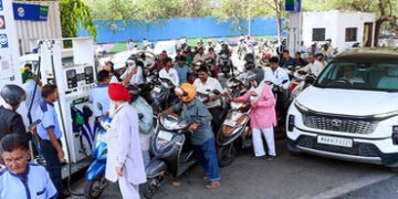 ગુજરાતમાં પેટ્રોલ-ડીઝલ અને ગેસનો પૂરતો જથ્થો, અફવાથી દૂર રહેવા સરકારની વિધાનસભામાં ખાતરી | gujarat e…