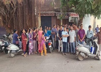 જામનગરમાં લીમડાલાઇન વિસ્તારમાં આવેલી સરસ્વતી વિદ્યા મંદિર અંગ્રેજી શાળામાં ફી વધારાના મુદ્દે વાલીઓનો…