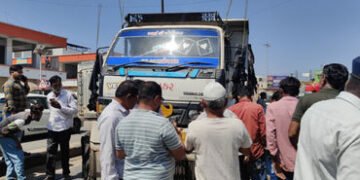 ગુજરાતના રસ્તાઓ પર મોત બનીને દોડતા ડમ્પરો, અમદાવાદ બાદ બોડેલીમાં આધેડને 100 ફૂટ ઢસડ્યા | Accident in…