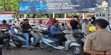 વડોદરા શહેરના તમામ પેટ્રોલ પંપો પર આજે બુધવારે સવારથી સ્થિતિ સામાન્ય થઈ : લાઈનો ગાયબ | The situation…