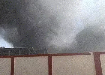 કચ્છ: કંડલા સ્પેશિયલ ઇકોનોમિક ઝોનની ગારમેન્ટ કંપનીમાં ભીષણ આગ, ફાયર વિભાગની ટીમો ઘટના સ્થળે | kutch …