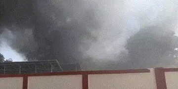 કચ્છ: કંડલા સ્પેશિયલ ઇકોનોમિક ઝોનની ગારમેન્ટ કંપનીમાં ભીષણ આગ, ફાયર વિભાગની ટીમો ઘટના સ્થળે | kutch …