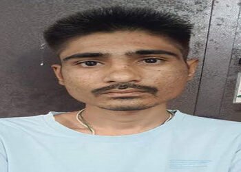 ધ્રાંગધ્રાના કારદાર શેરીમાં જુગાર રમાડતો શખ્સ ઝડપાયો | Man caught gambling on Dhrangadhra’s Kardar S…