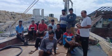 ’25 દિવસથી બોટ પર જીવન ગુજારી રહ્યા છે…’, ઈરાનમાં ફસાયેલા ગુજરાતના 72 માછીમારોએ પરત લાવવા સરકારને …