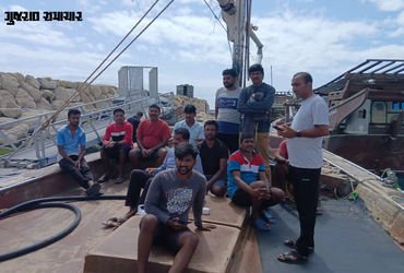 ’25 દિવસથી બોટ પર જીવન ગુજારી રહ્યા છે…’, ઈરાનમાં ફસાયેલા ગુજરાતના 72 માછીમારોએ પરત લાવવા સરકારને …