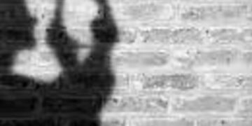 સુરતના ફિઝિયોથેરાપીના વિદ્યાર્થીનો વડોદરામાં ગળા ફાસો ખાઇ આપઘાત | physiotherapy student suicide hims…