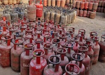 પીએનજી કંપનીઓને લાભાલાભ : ગેસના બાટલા નહીં મળે | PNG companies benefit: Gas cylinders will not be av…