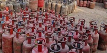 પીએનજી કંપનીઓને લાભાલાભ : ગેસના બાટલા નહીં મળે | PNG companies benefit: Gas cylinders will not be av…