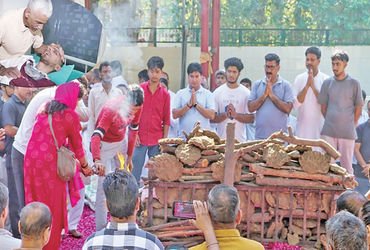 હરીશ હવે સુખી સ્થાને પહોંચી ગયો અંતિમ વિદાય આપતા ભાવુક પિતા | Harish has now reached a happy place e…
