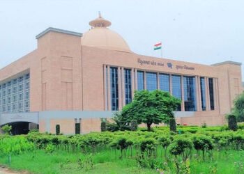 કેન્દ્ર દ્વારા ગુજરાતને અન્યાય! 4 વર્ષમાં મળતા ફંડમાં 13000 કરોડનો ઘટાડો: CAG રિપોર્ટ | CAG Flags Rs…