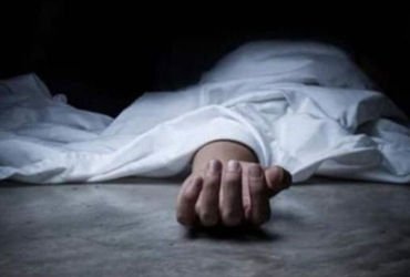 અમદાવાદ: સોલામાં પત્ની, પુત્ર અને સાળીના ત્રાસથી નિવૃત્ત પોલીસ ઇન્સ્પેક્ટરે જીવન ટૂંકાવ્યું | Ahmeda…