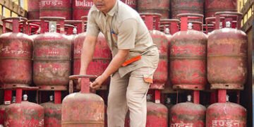 આ લોકોને માત્ર 5 દિવસમાં અપાશે PNG કનેક્શન, સંગ્રહખોરી મામલે એક જ દિવસમાં 2700 દરોડા | petrol diesel…