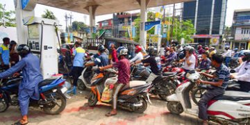 પેટ્રોલ-ડીઝલના ભાવમાં તોતિંગ વધારો! ઓઇલ સંકટ વચ્ચે નાયરા કંપનીનો મોટો નિર્ણય | petrol diesel price h…