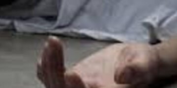 રોડ પર ઊભેલી ટ્રકમાં બાઇક ચાલક ઘુસી જતા મોત | Biker dies after crashing into truck parked on road