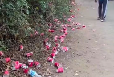 નાસ્તાની ડીસો અને ચા ના કપ ફેંકી દેવાતાં નર્મદા પરિક્રમામાં અનેક સ્થળે ગંદકી | Garbage at many place…