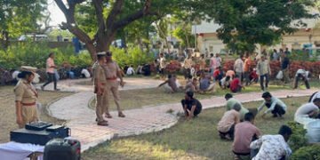 જામનગરમાં ટપોરીઓને ‘સુધરી જાવ..’નું અલ્ટીમેટમ, બધા પાસે ગાર્ડન સાફ કરાવ્યું | Ultimatum to Taporis i…