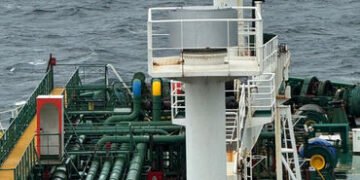 યુદ્ધના સંકટ વચ્ચે 42 હજાર ટન LPG ભરેલું ‘જગ વસંત’ જહાજ ગુજરાતના કંડલા પહોંચ્યું | LPG Supply Boost:…