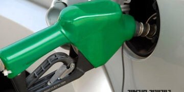 ઈંધણ સંકટ વચ્ચે કેન્દ્ર સરકારનો મોટો નિર્ણય, પેટ્રોલ-ડીઝલ પર એક્સાઈઝ ડ્યુટીમાં ઘટાડો | the central g…