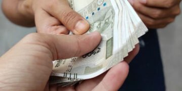 ગુજરાતમાં સરકારી કર્મચારીઓની ગેરરીતિ વધી, 1867ને જુદી જુદી સજા, 5 વર્ષમાં 30% કેસ વધ્યાં | 1867 Offi…