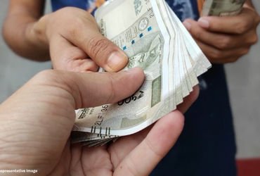 ગુજરાતમાં સરકારી કર્મચારીઓની ગેરરીતિ વધી, 1867ને જુદી જુદી સજા, 5 વર્ષમાં 30% કેસ વધ્યાં | 1867 Offi…