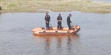 વાસદ બ્રિજ પરથી આધેડ પૂરુષે પડતું મૂકતાં મોત, છાણી કેનાલમાં કૂદવા ગયેલી યુવતીને બચાવી લીધી | Middle …