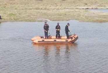 વાસદ બ્રિજ પરથી આધેડ પૂરુષે પડતું મૂકતાં મોત, છાણી કેનાલમાં કૂદવા ગયેલી યુવતીને બચાવી લીધી | Middle …