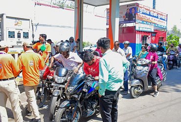 ભારતમાં પેટ્રોલ-ડીઝલ પર ટેક્સ ઘટાડાયો પણ આ ઈંધણના ભાવમાં વધારો, નિકાસકારો-એરલાઈન્સને ઝટકો | india hi…