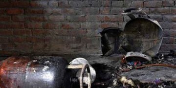 રાજકોટની સાધના સોસાયટીમાં ગેસ સિલિન્ડર બ્લાસ્ટ, એક વ્યક્તિ ઈજાગ્રસ્ત, મકાનમાં જ્વલનશીલ પદાર્થો હોવાન…