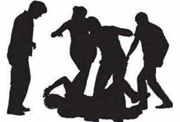 પાળીયાદમાં યુવાનને લાકડીના ફટકા મારી શખ્સે મોબાઈલની લૂંટ ચલાવી | Man beats young man with stick in P…