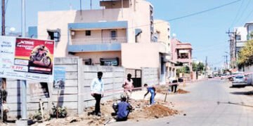 નડિયાદની ઇડન ગાર્ડન સોસાયટી પાસે ગેસ લાઇન ફાટતા નાસભાગ | Stampede after gas line bursts near Eden Ga…