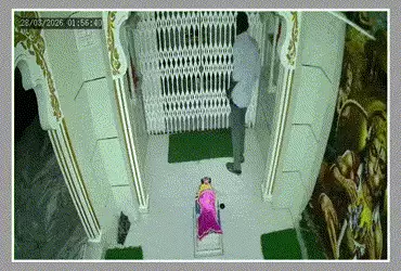 પંચમહાલ: ગોધરામાં તસ્કરો બેફામ, ભરચક વિસ્તારમાં આવેલા ‘બાવાની મઢી’ મંદિરમાં ચોરી | Godhra Temple The…