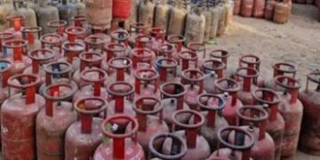 ગુજરાતમાં LPGની બૂમરાણ વચ્ચે સરકારને 10,000 ફરિયાદો મળી, 17થી વધુ લોકો સામે ગુનો નોંધાયો | Gujarat F…
