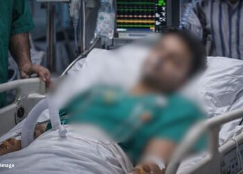 રાજકોટ: શિક્ષિકા-વિદ્યાર્થી વિવાદમાં નવો વળાંક, દુષ્કર્મના આરોપમાં ધ્રુવલ દેસાઈનો આપઘાતનો પ્રયાસ | G…