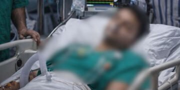 રાજકોટ: શિક્ષિકા-વિદ્યાર્થી વિવાદમાં નવો વળાંક, દુષ્કર્મના આરોપમાં ધ્રુવલ દેસાઈનો આપઘાતનો પ્રયાસ | G…