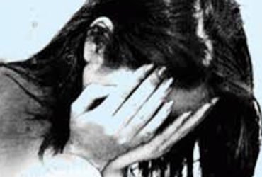 યુવતીને લગ્નની લાલચ આપી બળાત્કાર ગુજારનાર ડો.વિકાસ પટેલ અને પરિવારજનોનો પત્તો નથી | dr vikas patel a…