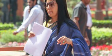 ભારતના સ્વાતંત્ર્ય સંગ્રામ અંગે મહુઆ મોઈત્રાના એક નિવેદનથી બંગાળ vs ગુજરાતીઓનો મુદ્દો છંછેડાયો | mah…