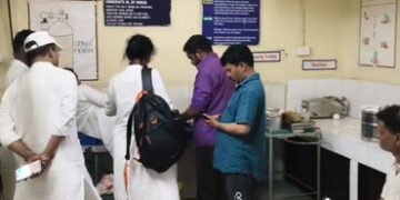 નર્મદા: તિલકવાડામાં પરિક્રમાવાસીઓ પર શ્વાનનો આતંક, 16 શ્રદ્ધાળુઓને બચકા ભર્યા | Narmada Parikrama: 1…