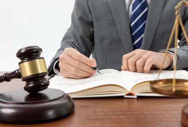 મા -બાપ વચ્ચેનો વિવાદ કોર્ટમાં પહોંચ્યો: વડોદરાની નામાંકિત સ્કૂલે બે છોકરીઓના નામ બદલી નાખ્યા | Disp…