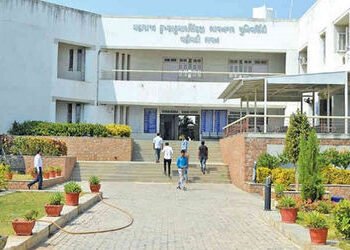 10 મા પદવીદાન સમારોહમાં 12,704 પદવી, 86 ગોલ્ડ અને 42 પ્રાઇઝ એનાયત | 12704 degrees 86 golds and 42 pr…