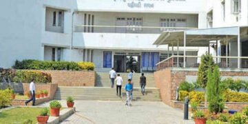 10 મા પદવીદાન સમારોહમાં 12,704 પદવી, 86 ગોલ્ડ અને 42 પ્રાઇઝ એનાયત | 12704 degrees 86 golds and 42 pr…