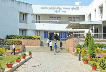 10 મા પદવીદાન સમારોહમાં 12,704 પદવી, 86 ગોલ્ડ અને 42 પ્રાઇઝ એનાયત | 12704 degrees 86 golds and 42 pr…