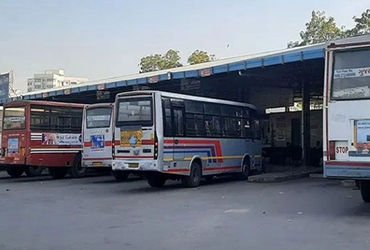 ગુજરાત ST નિગમ દેવાદાર, 4000 કરોડથી વધુની ખોટ, ખાનગી ટ્રાવેલ્સ-વાહનોનો દબદબો! | Gujarat ST in Financ…