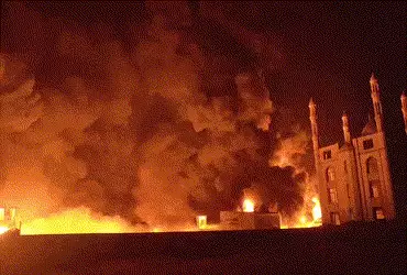 વાપીના ડુંગરી ફળિયામાં ભંગારના 35થી વધુ ગોડાઉનોમાં ભીષણ આગ, કેમિકલ-પ્લાસ્ટિકના જથ્થાએ આગને બનાવી વિક…